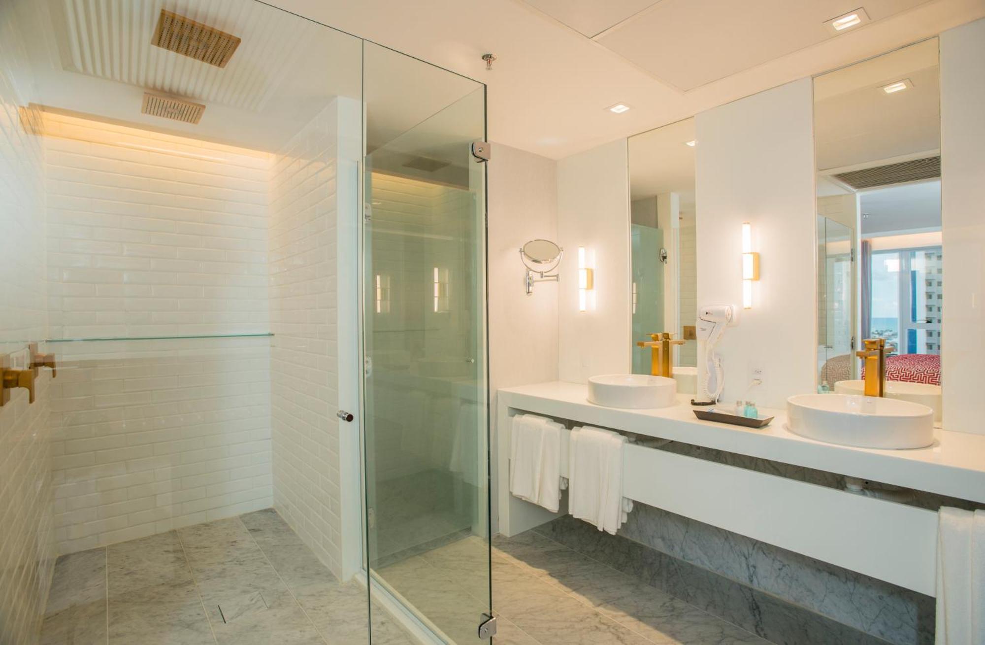 Hotel Luzeiros Recife Quarto foto A shower enclosure