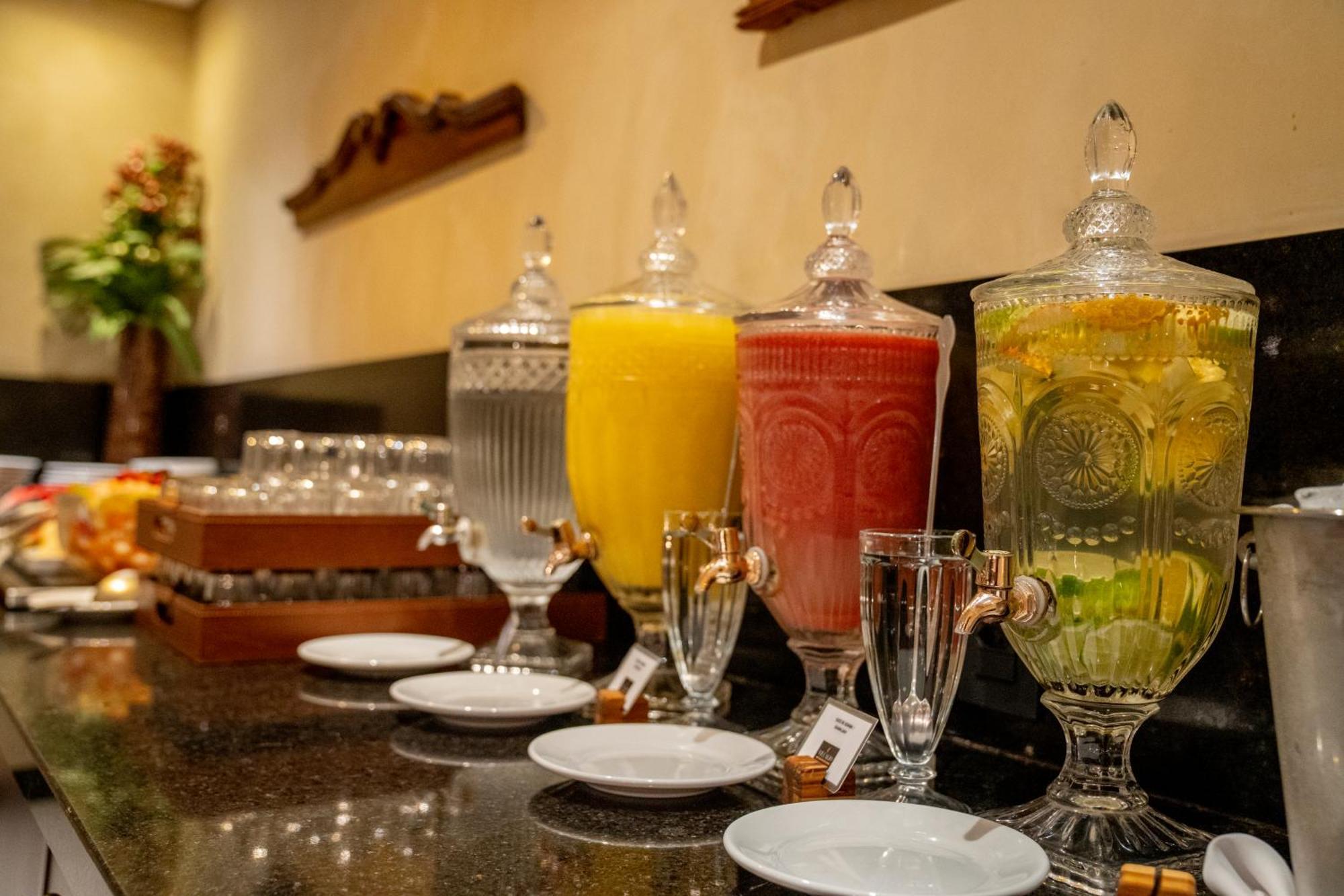 Hotel Luzeiros Recife Exterior foto A selection of non-alcoholic drinks