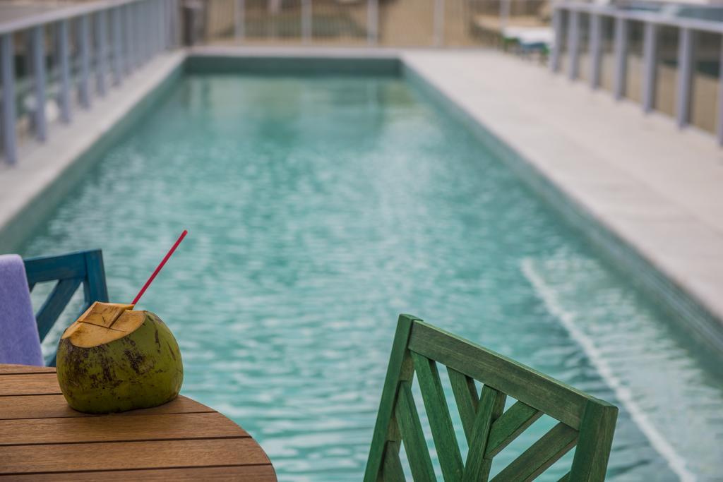 Hotel Luzeiros Recife Exterior foto The swimming pool at the hotel